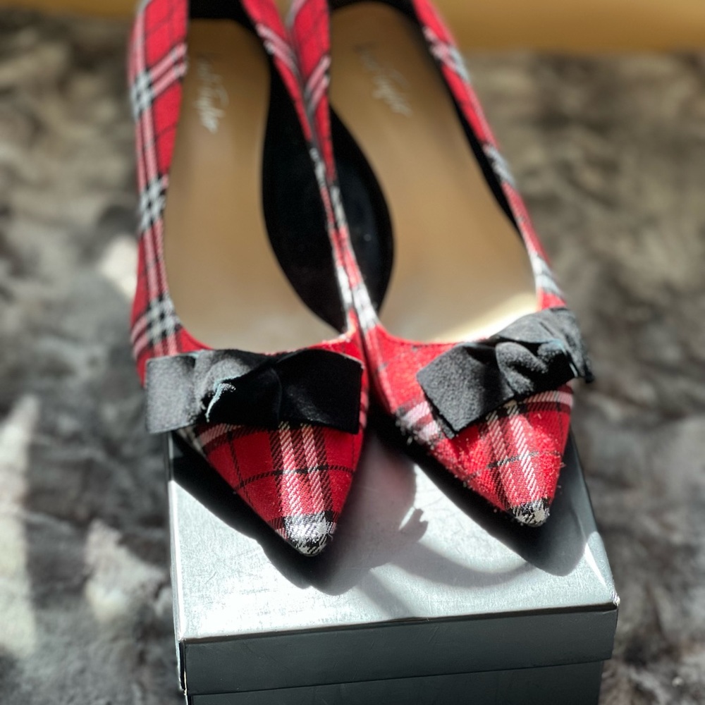 Lord and Taylor Red multi rouge with bow